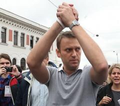 刑拘：反腐"大V"被查 其弟被判刑