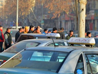 成都济南等多地现大规模出租车罢运