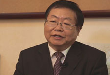 文汇网：施芝鸿回应“庆亲王” 指名道姓也不可信