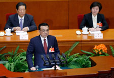 媒体：李克强报告5提“习近平”有何深意？