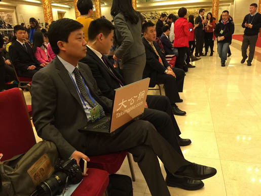 大公网记者韩红超在总理记者会现场