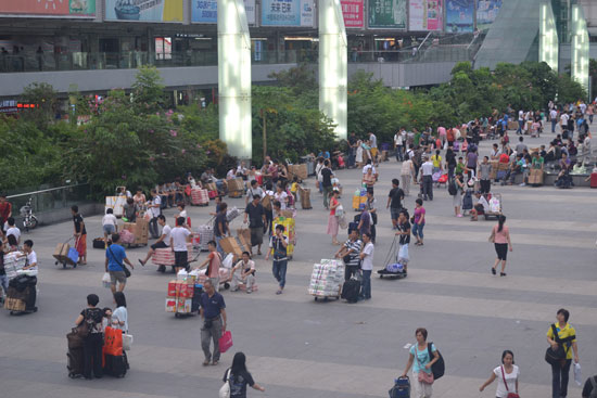 周赚200元不够本 深圳水客焗转行