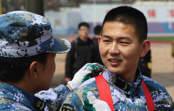 清华学子欲考驱逐舰长：比在地方当处长责任重得多