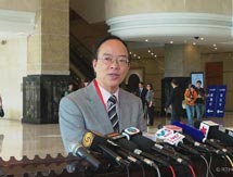 马逢国:“泛民”捆绑限议员投票是否是民主?