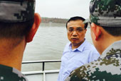 飞机+汽车换乘后 李克强抵沉船现场