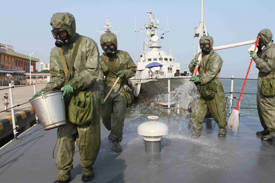 中国“海上英雄艇”无惧美航母 照常攻击演练