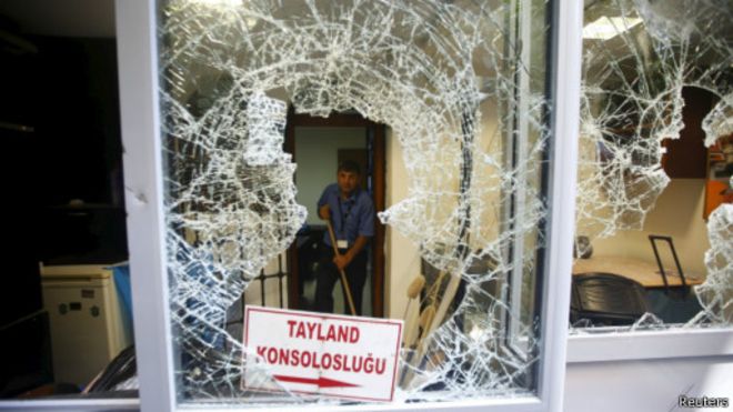 土耳其人围攻中国使馆打砸泰国领馆 警方强力驱赶