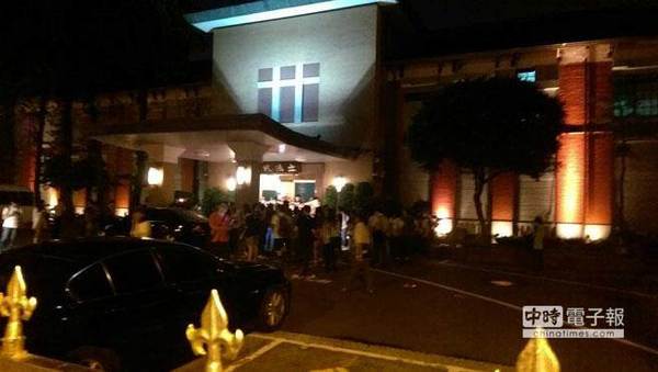 反课纲学生在台“立法院”集结。（图片来自台媒）