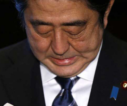 安倍内阁不支持率首超支持率 日媒猜其政权要变天