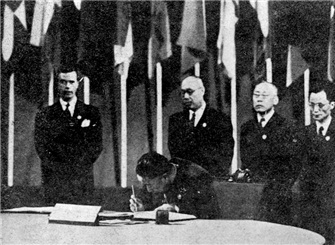 1945年6月26日，《大公报》总经理胡政之在《联合国宪章》上签字。