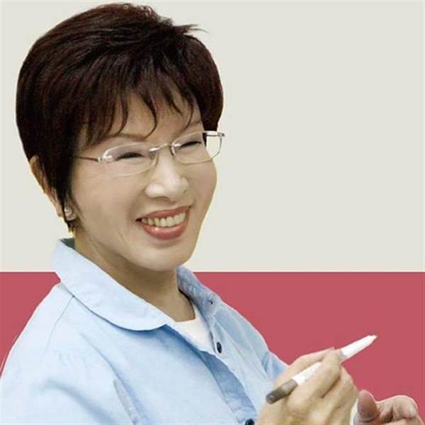 　　 洪秀柱闭关首日：求菩萨赐平静智慧。（台媒图）