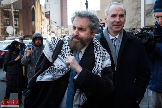 苏莱曼·阿布·盖斯的辩护律师斯坦利·科亨（左）和杰弗里·斯图尔特