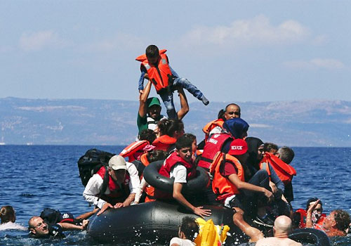 即将到岸一刻：橡皮艇突然漏气 34人死