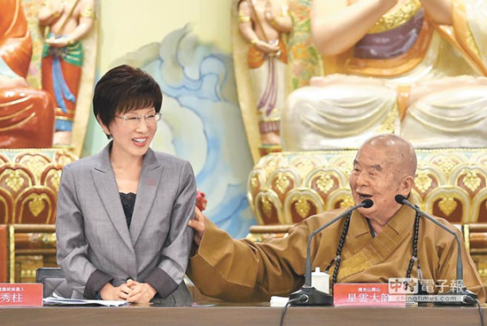 洪秀柱和星云大师（图自台湾“中时电子报”）