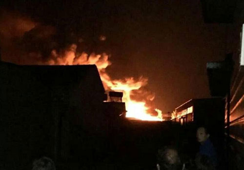 网友称天津再次发生爆炸 火光冲天