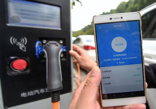 “智能路灯杆”亮相上海街头