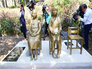 “慰安妇”雕像