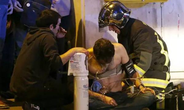 法国版“9.11”是当了美国替罪羊？