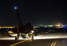 法国10架战机狂轰ISIS 迄今最大规模空袭