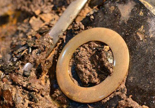 南昌西汉大墓发现玉具剑 墓主身份不一般