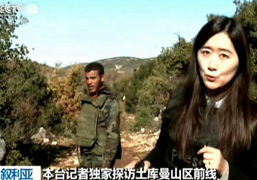 中国女记者探访叙战场 接近俄机坠毁地