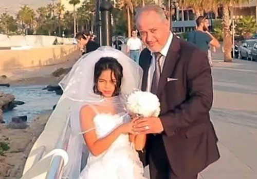 “小美女，你真的想跟他结婚吗”