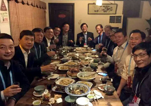 大佬们聚餐画面