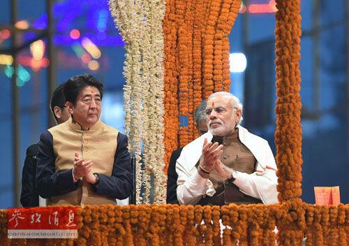 日本首相安倍晋三（左）与印度总理莫迪（右）