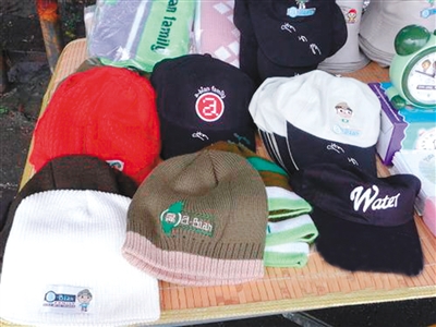 曾经风靡一时的“扁帽”。