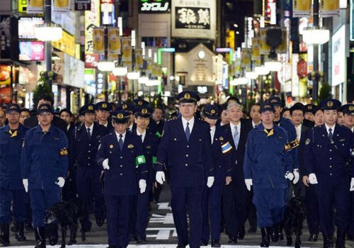 日本总警监率众巡查歌舞伎町画面