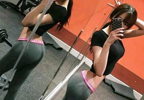 女网友晒性感健身照 极品身材惹人羡