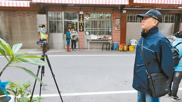 选票今天将交给各区公所清点，警察全员戒备搜证。图片来源：台湾《联合报》图／鲁永明