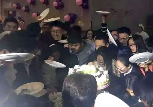 厦大食堂推出豪华自助餐 2天被学生吃垮