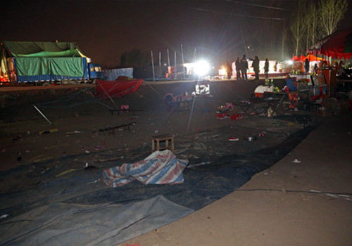 河南气蹦床被风刮飞 20多个孩子摔下