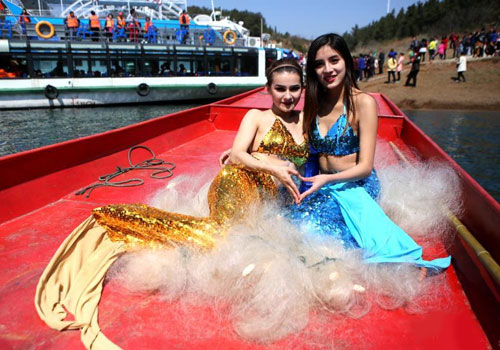 女大学生丹江化身“美人鱼”呼吁禁渔期不捕鱼