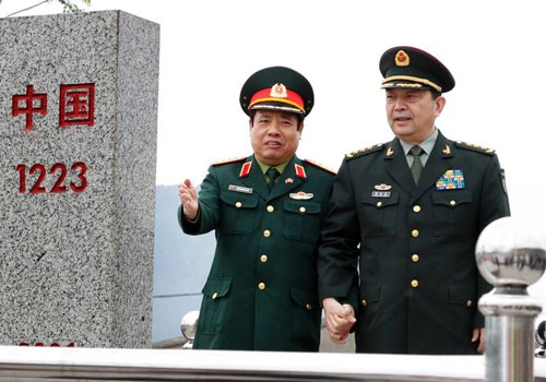 中越防长边境观摩双方部队联合巡逻