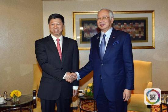 4月12日马来西亚马来民族统一机构主席、政府总理纳吉布在吉隆坡会见中联部部长宋涛。