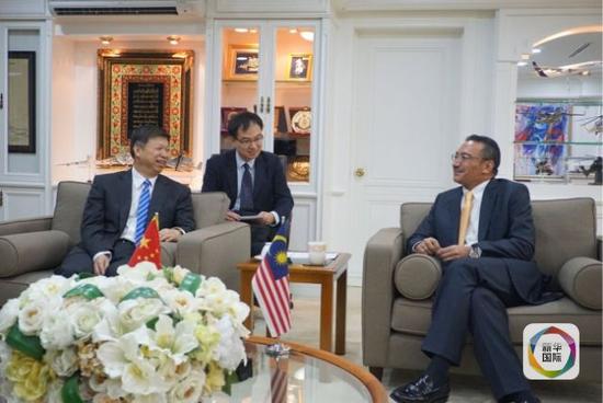 4月12日，中联部部长宋涛在吉隆坡会见马来西亚马来民族统一机构副主席、国防部长希沙姆丁。