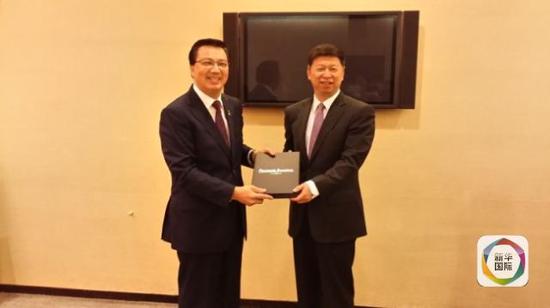 4月12日，中联部部长宋涛在吉隆坡会见马来西亚华人公会总会长、交通部长廖中莱。