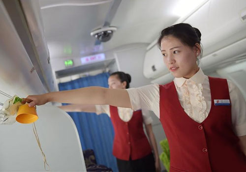 追逐梦想的“准空姐”