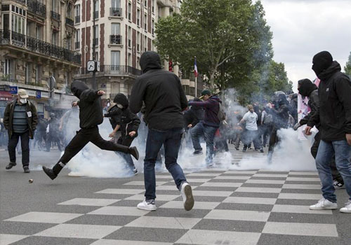 法国反对劳动法改革游行引发暴力冲突