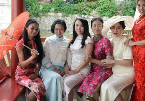 百余佳丽展旗袍魅力