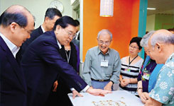 張德江18場活動為香港指明方向