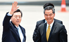 梁振英：政府繼續做好工作