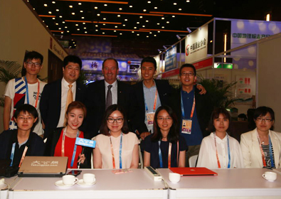 澳大利亚前副总理看望大公网京交会报道组