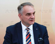 波兰前总理：很高兴成为亚投行一员