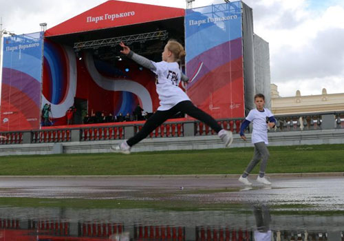 俄罗斯民众庆祝“俄罗斯日”