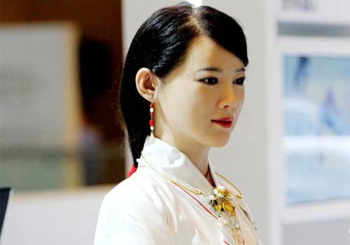 达沃斯现高颜值机器人