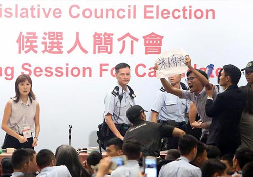 反对派捣乱 简介会三度中断