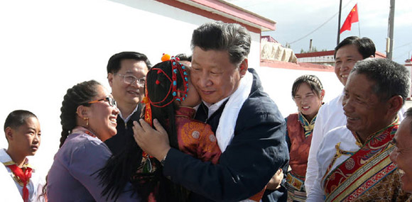 习近平考察青海经济 看望长江源村藏民